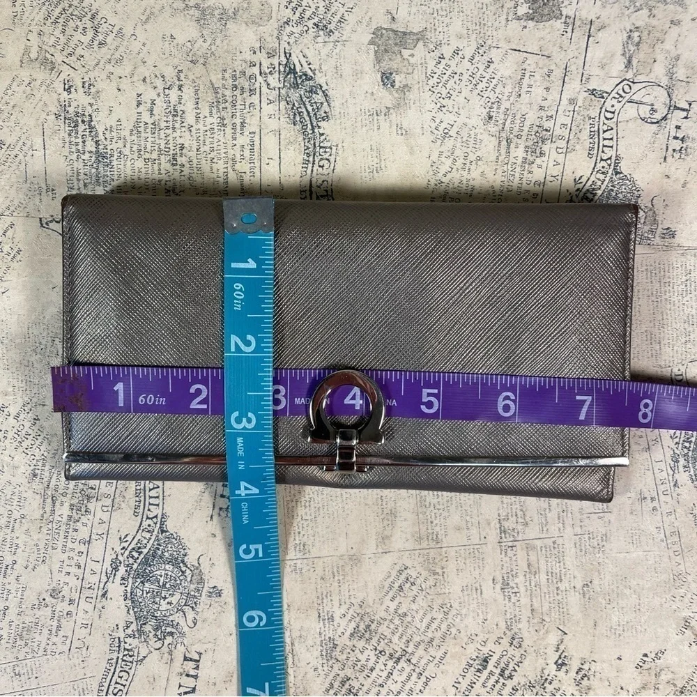 Salvatore Ferragamo Gancini Continental Leather Wallet GJ224633 Made in Italy